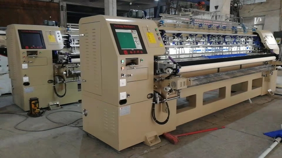 240CM chiều rộng 1000rpm Máy quilting công nghiệp máy tính cho sản xuất chăn tốc độ cao